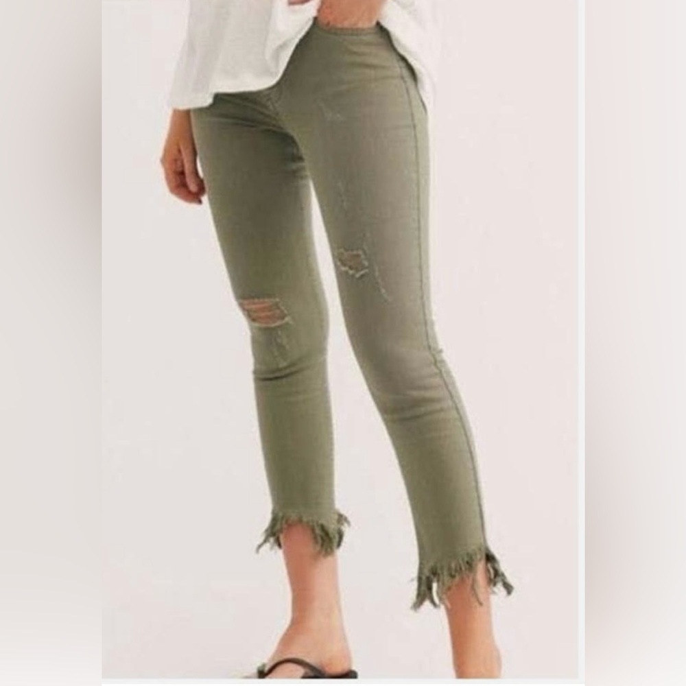 Free People Green Great Heights
Distressed Skinny Crop Jeans Size 28